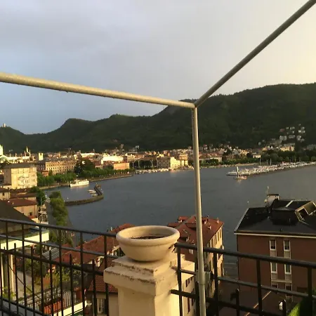 Splendid View Of Attico 코모